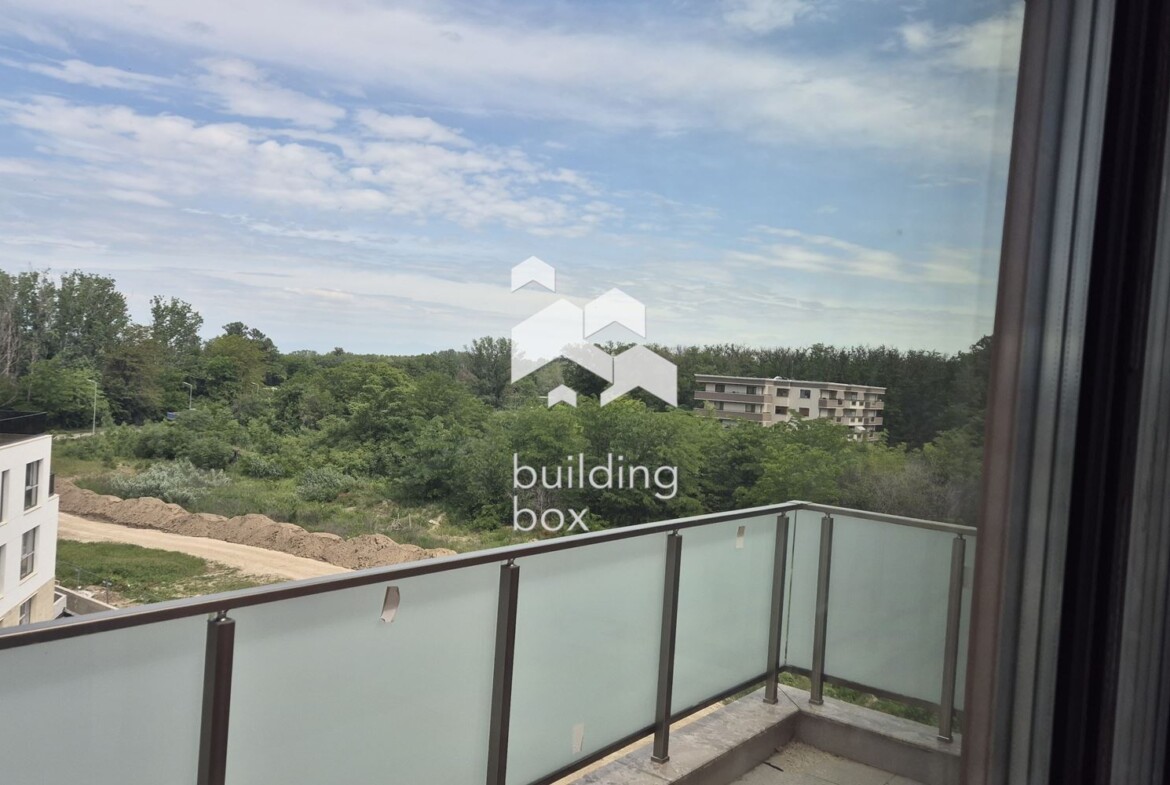 Четиристаен апартамент в бутикова сграда на 50 м. от Гребна база - 0