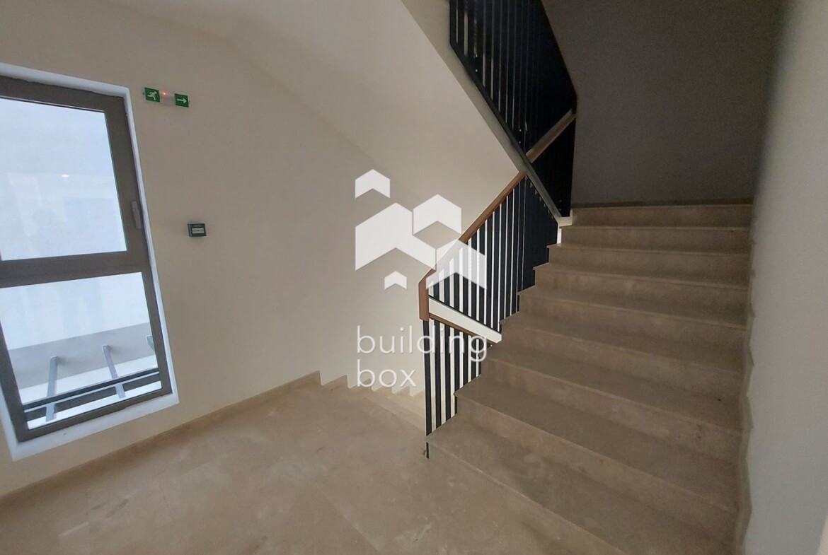 Продава тристаен апартамент - 0