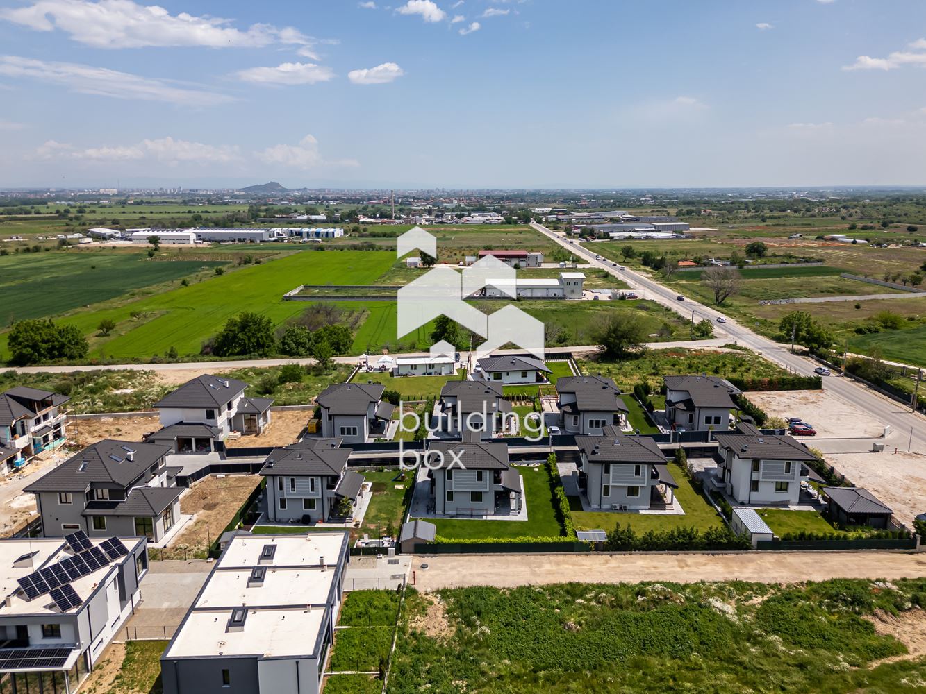 Самостоятелна триетажна къща - с. Първенец - 0