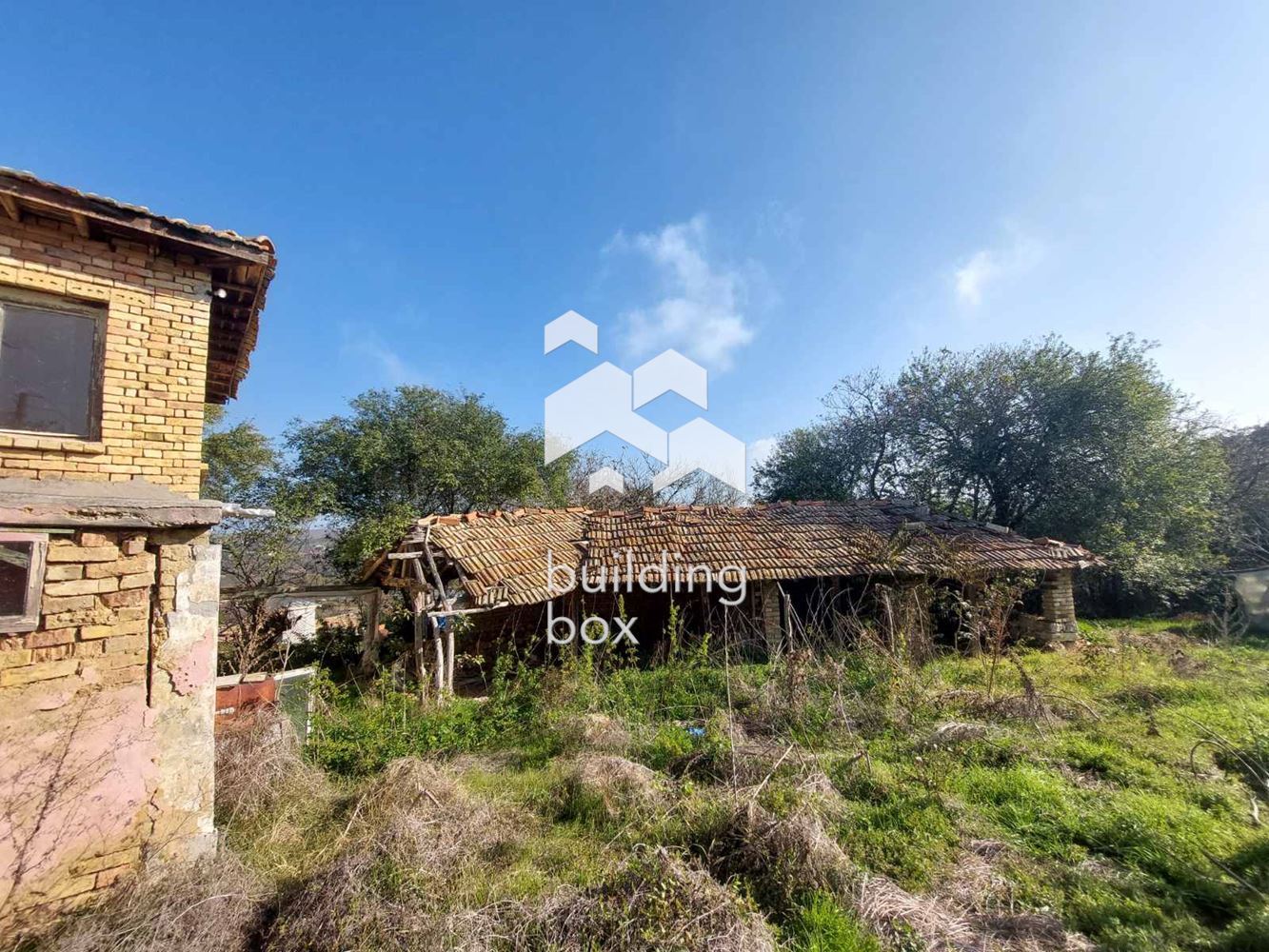 Къща на два етажа в село Войводино - 0