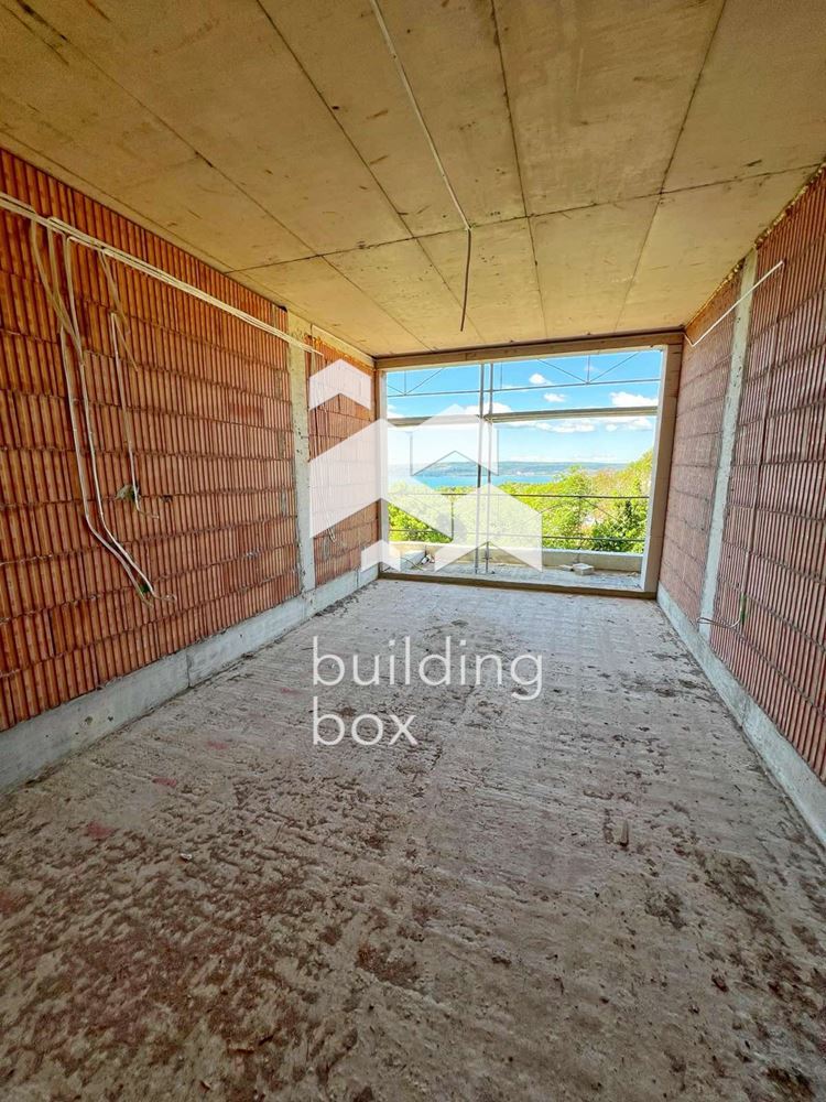 Четиристаен апартамент с морска панорама - 0