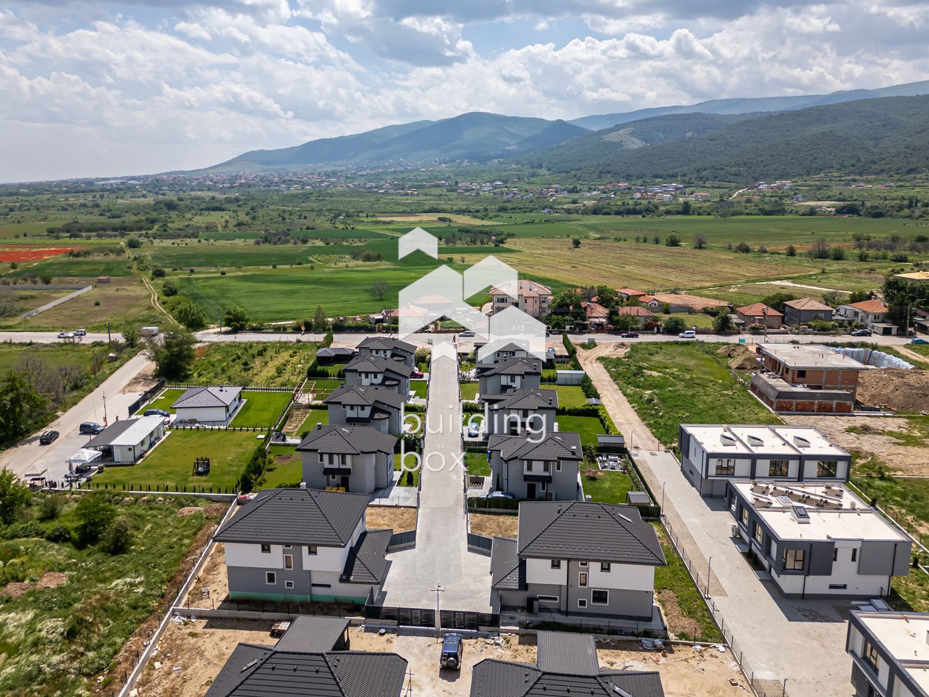 Самостоятелна триетажна къща - с. Първенец - 0