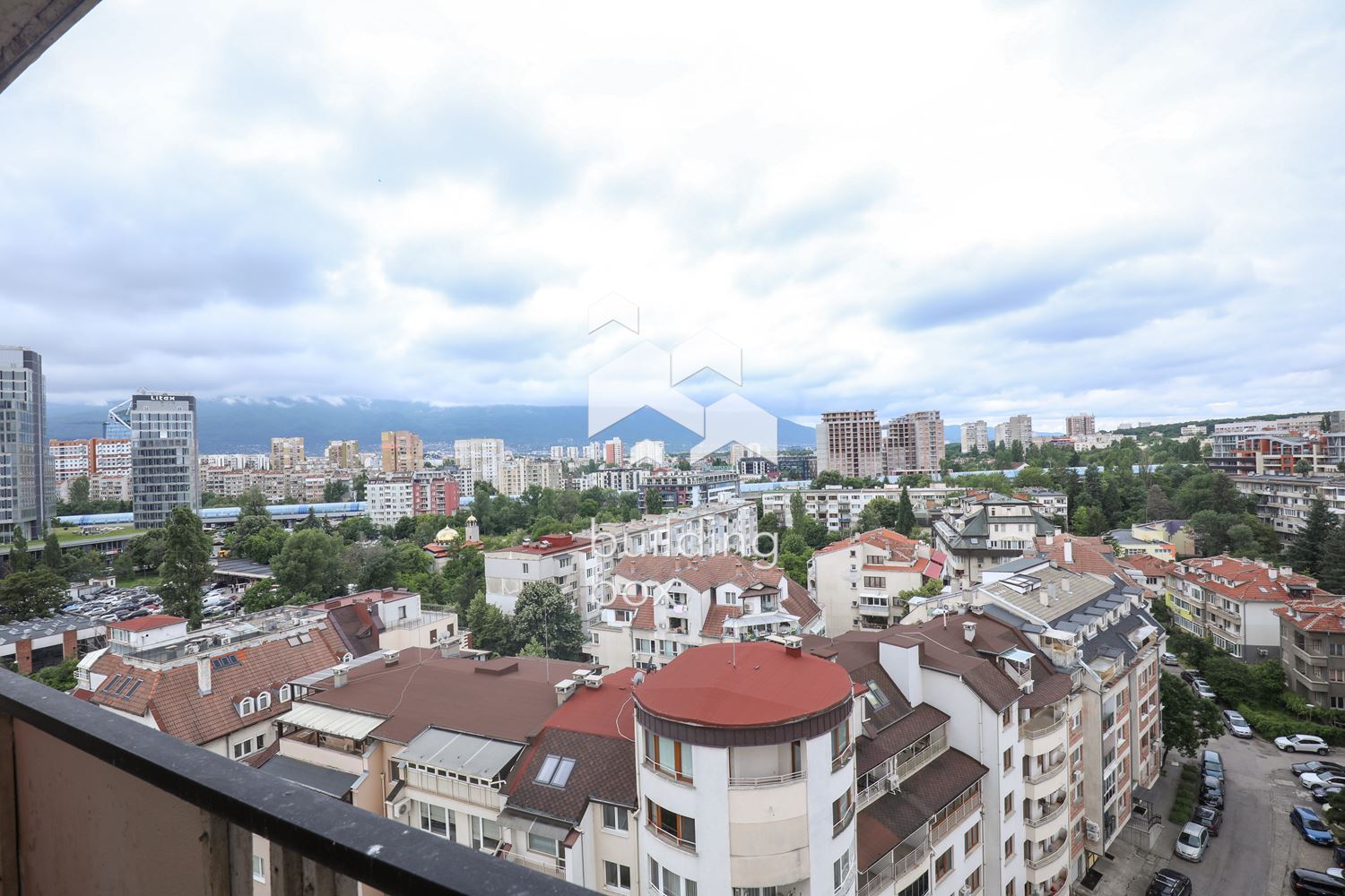 Тристаен апартамент в ж.к. Изток - 0