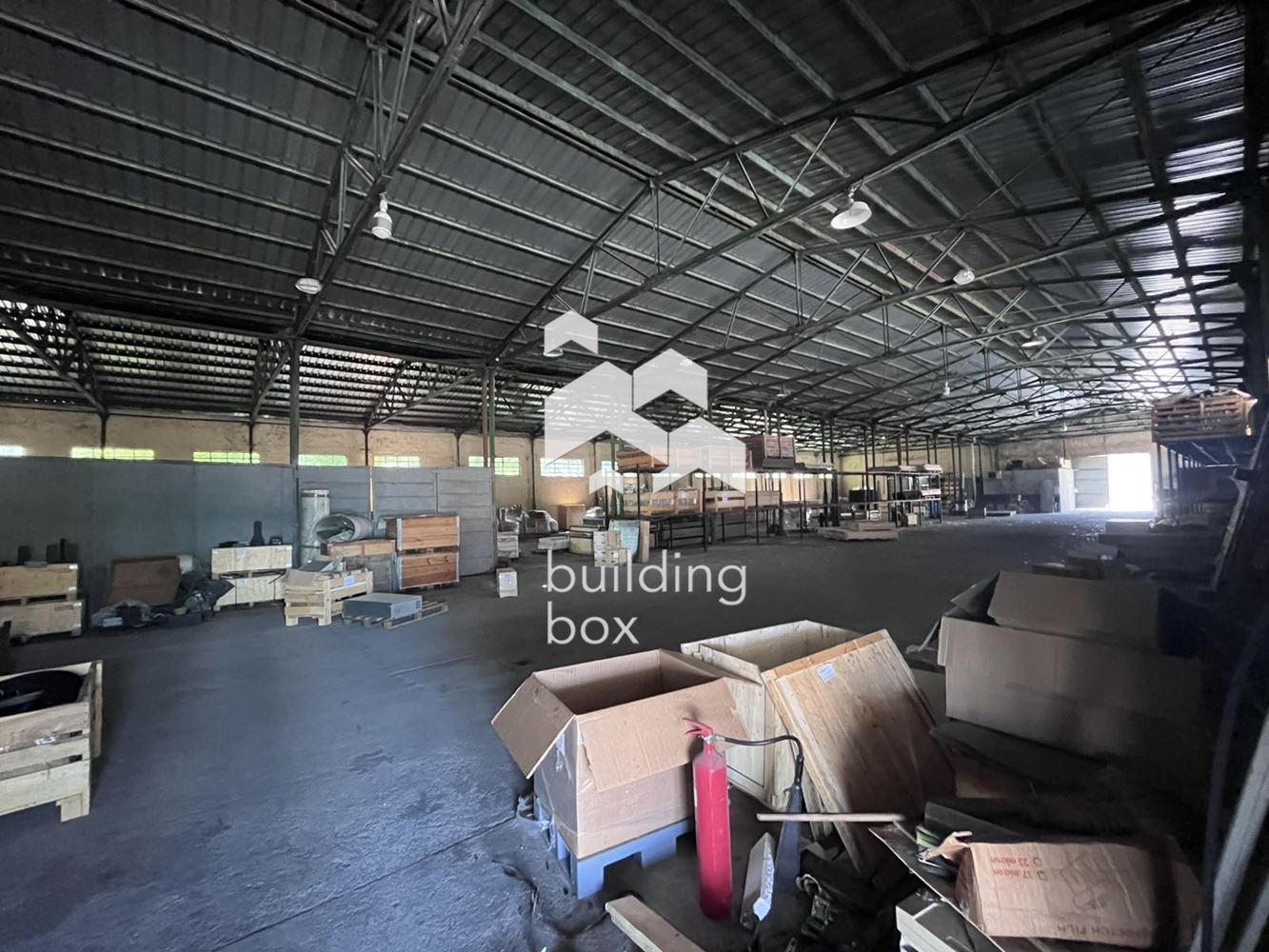 Индустриален имот на 40 минути от София - 0