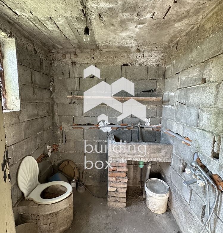 Масивна къща с гараж - с. Маноле - 0