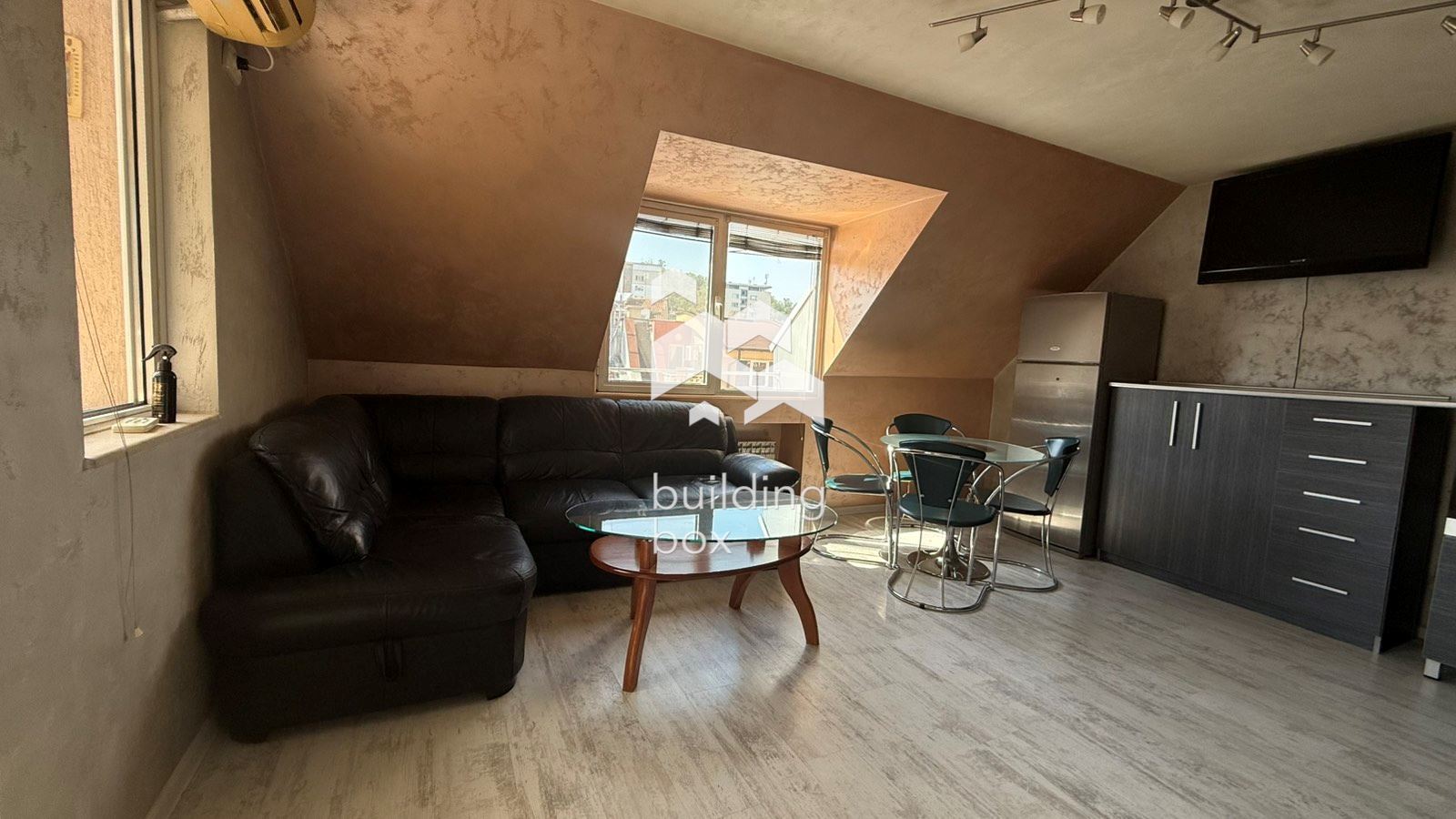 Тристаен обзаведен апартамент - кв. Мараша - 0