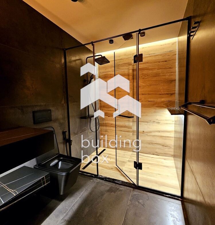 Продава се луксозен тристаен апартамент в Хладилника - 0