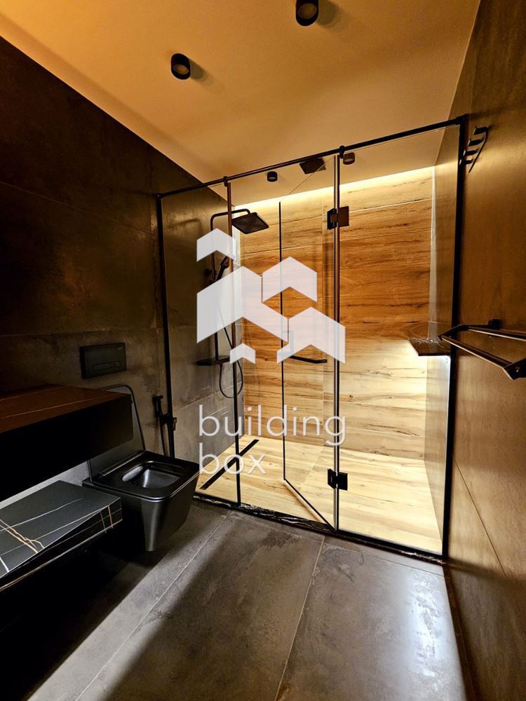 Продава се луксозен тристаен апартамент в Хладилника - 0