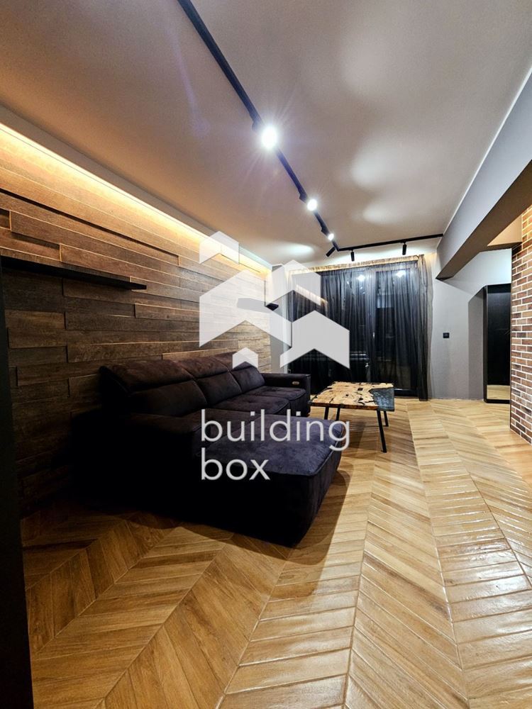 Продава се луксозен тристаен апартамент в Хладилника - 0