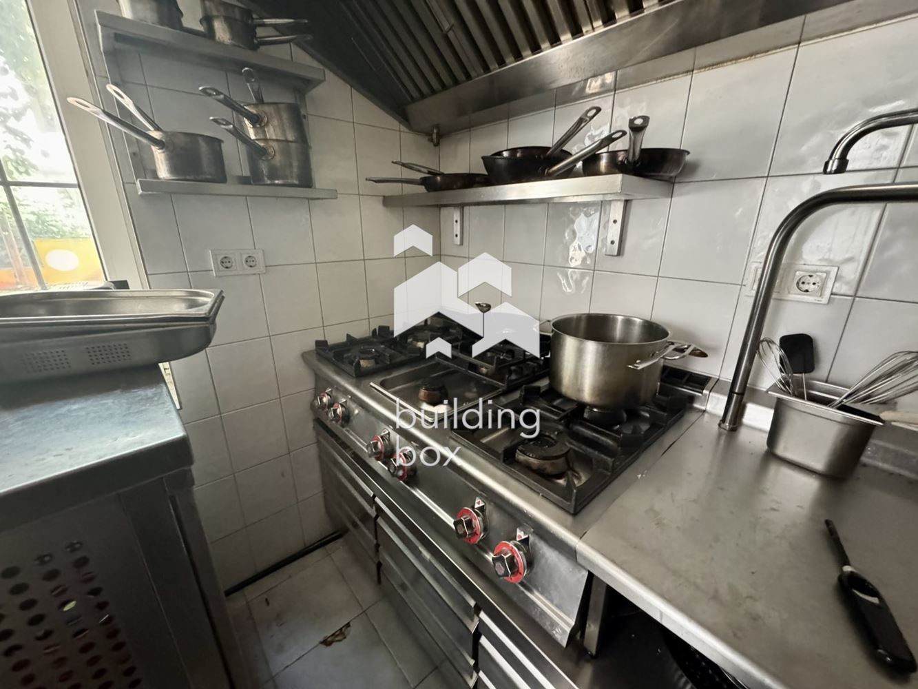 Заведение в идеален център - 0