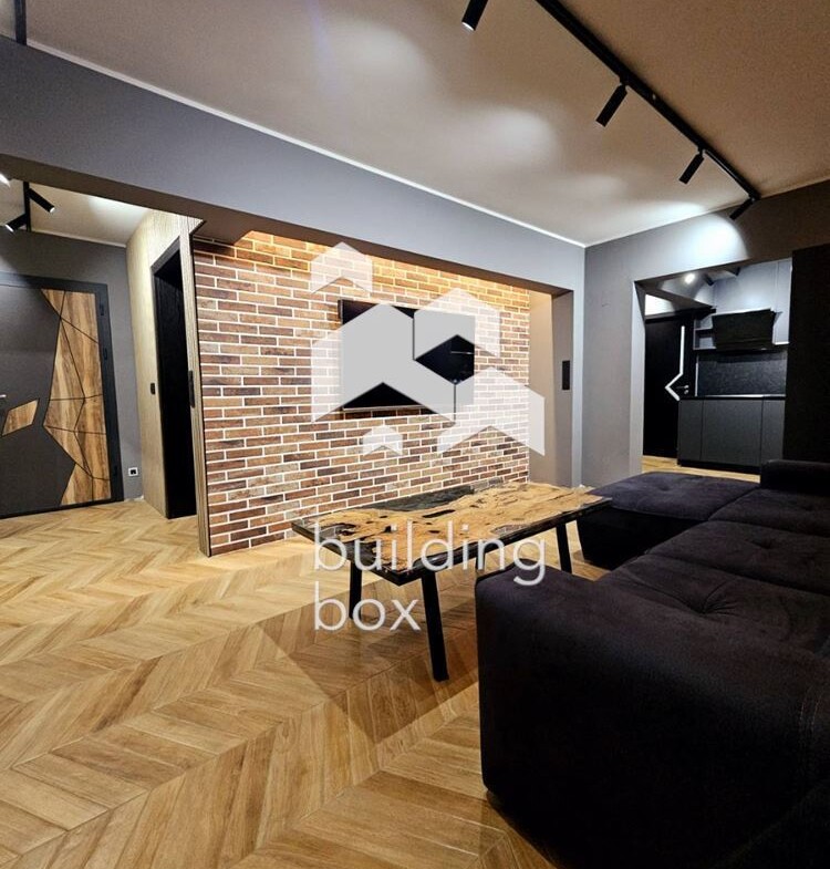 Продава се луксозен тристаен апартамент в Хладилника - 0