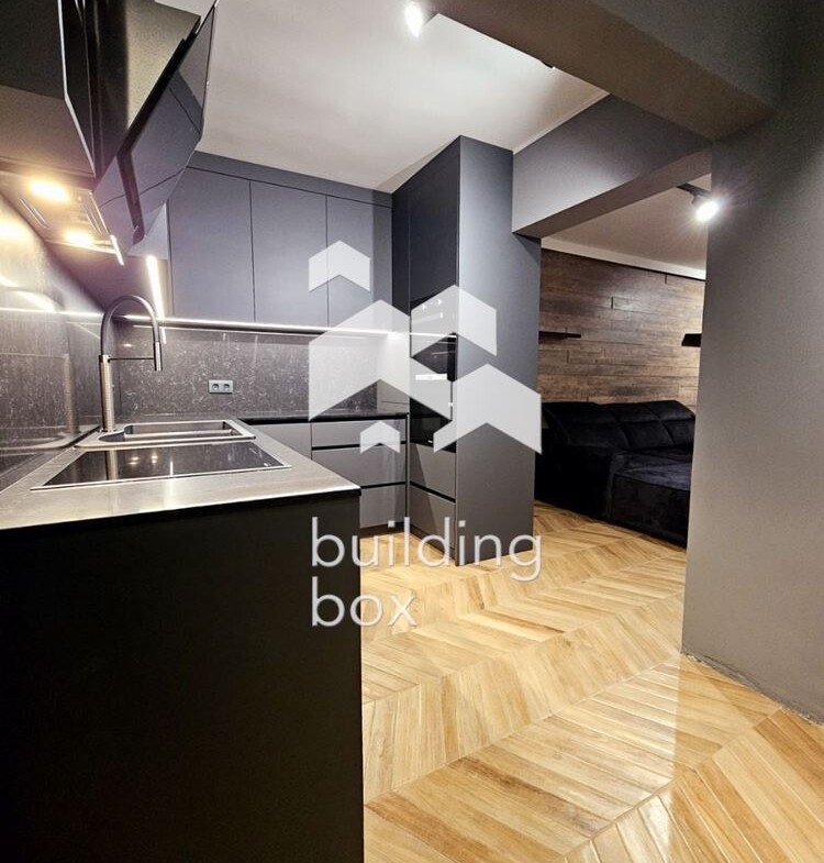 Продава се луксозен тристаен апартамент в Хладилника - 0