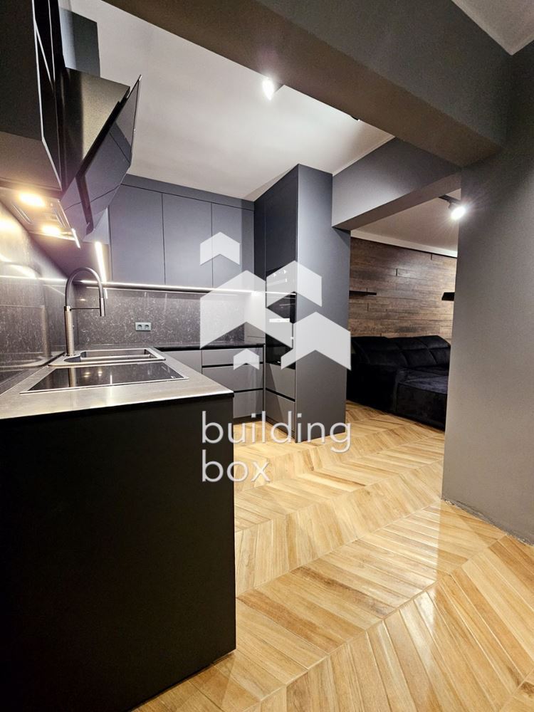 Продава се луксозен тристаен апартамент в Хладилника - 0