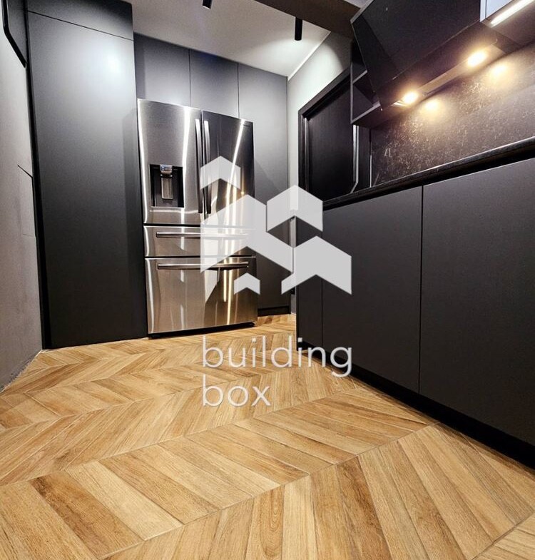 Продава се луксозен тристаен апартамент в Хладилника - 0