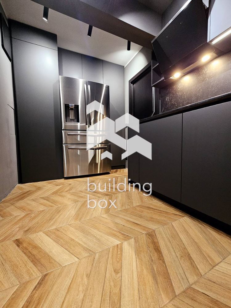 Продава се луксозен тристаен апартамент в Хладилника - 0