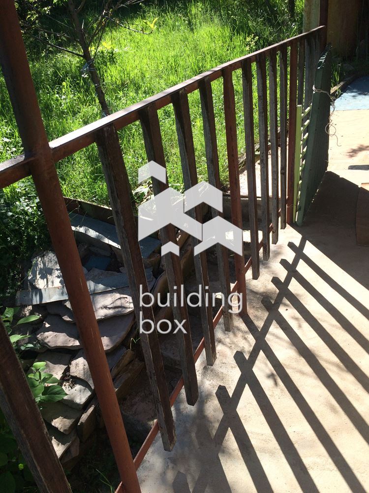 Къща във вилната зона на с. Макоцево - 0