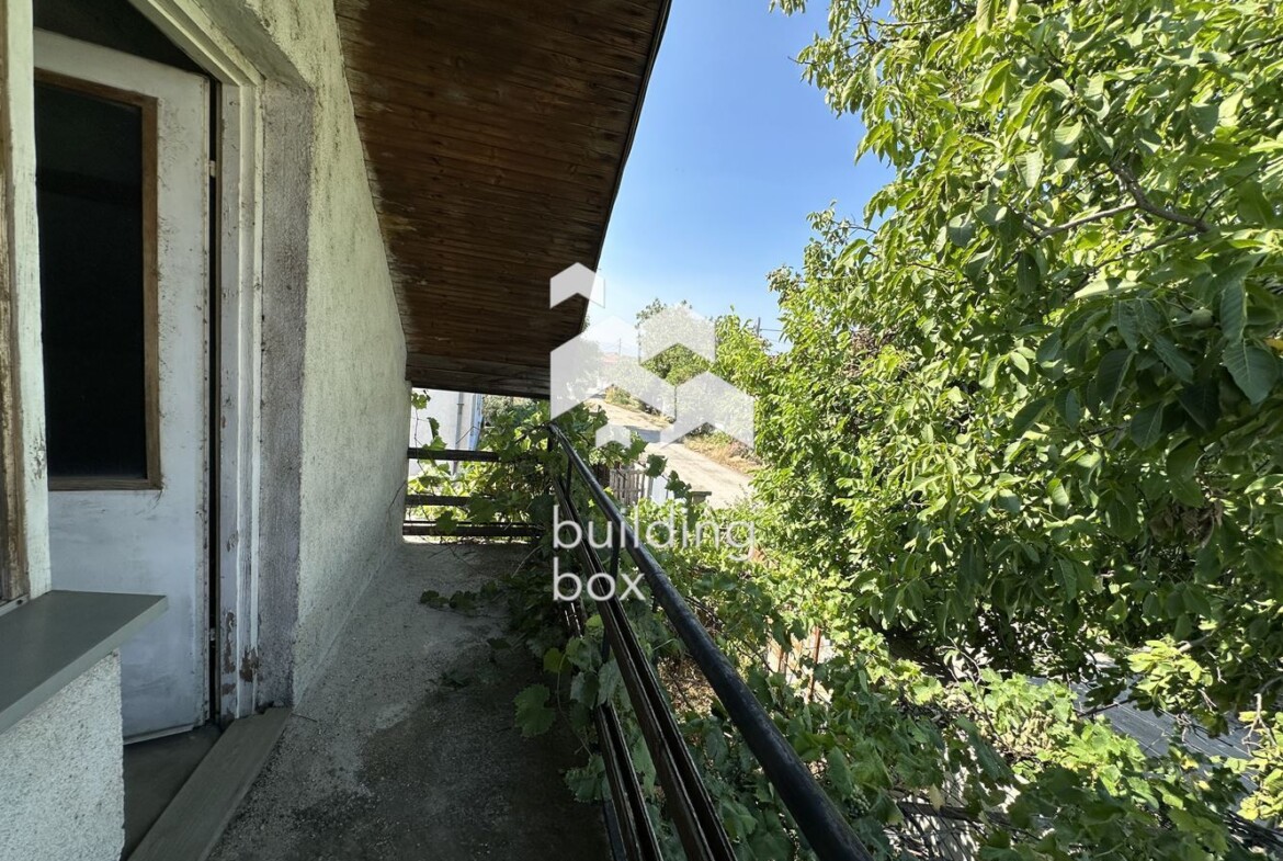 Масивна къща с гараж - с. Маноле - 0