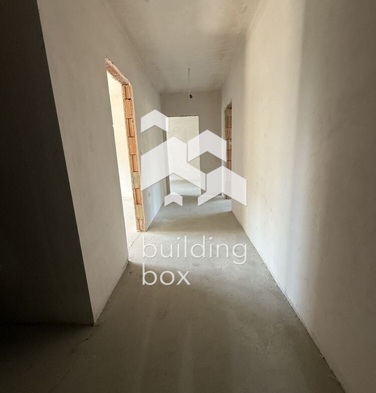 Страхотен тристаен апартамент на 5 минути от Катедралният храм - 0