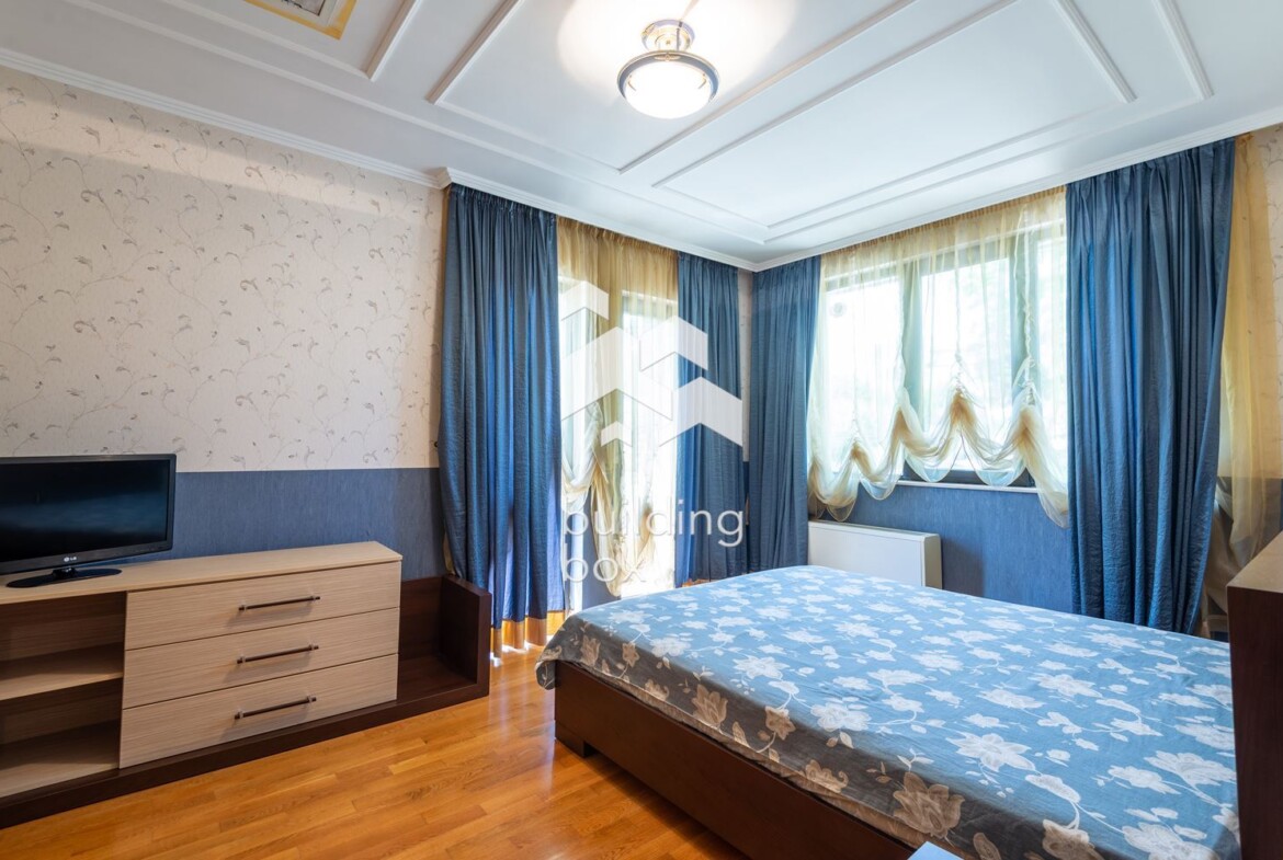 Къща на метри от Резиденция Евксиноград в гр.Варна - 0