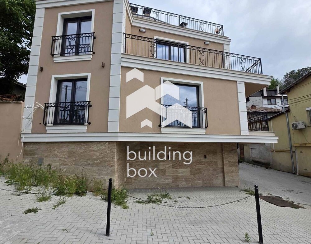 Тристаен апартамент - Център - 0