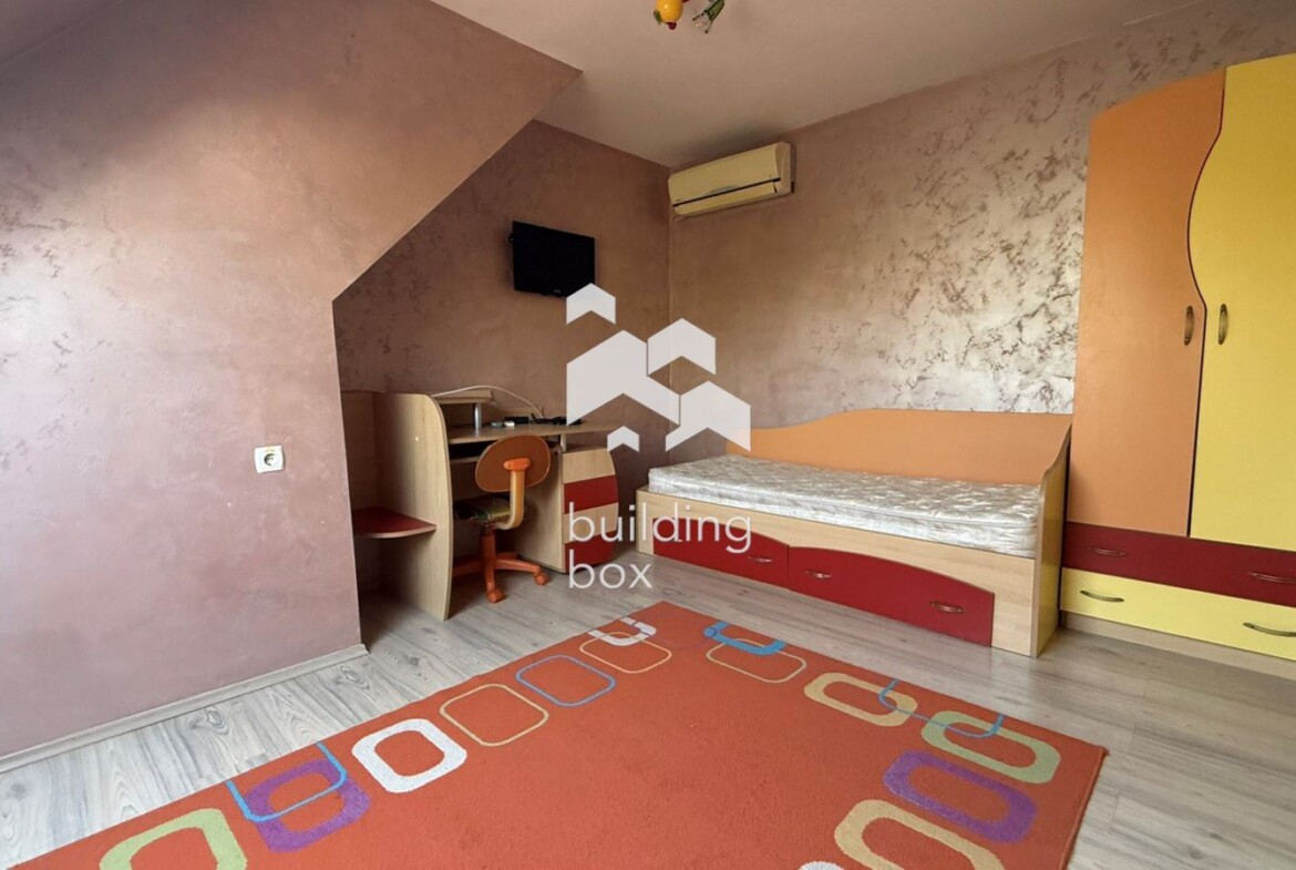 Тристаен обзаведен апартамент - кв. Мараша - 0