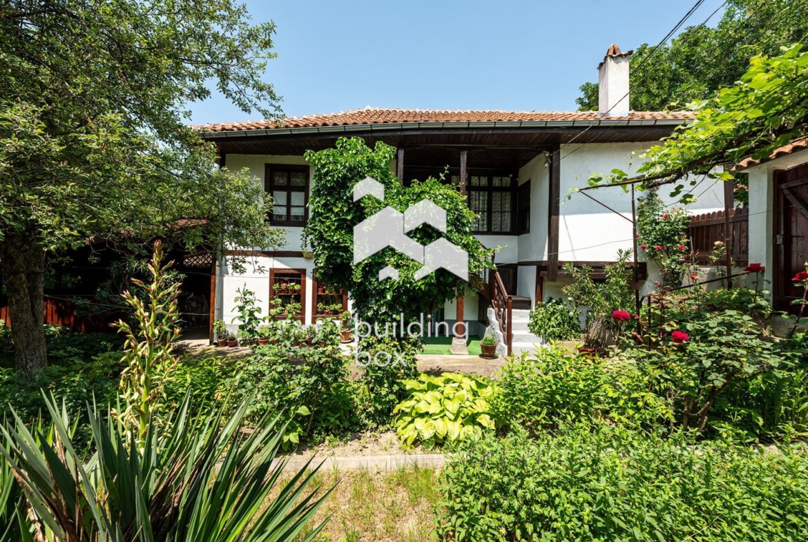 Двуетажна къща - гр. Калофер - 0