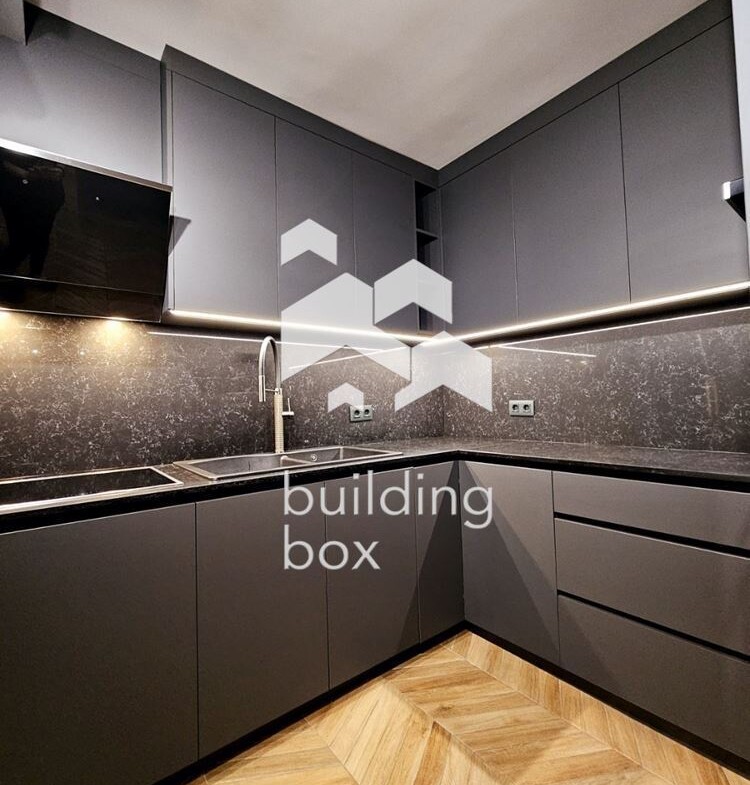 Продава се луксозен тристаен апартамент в Хладилника - 0