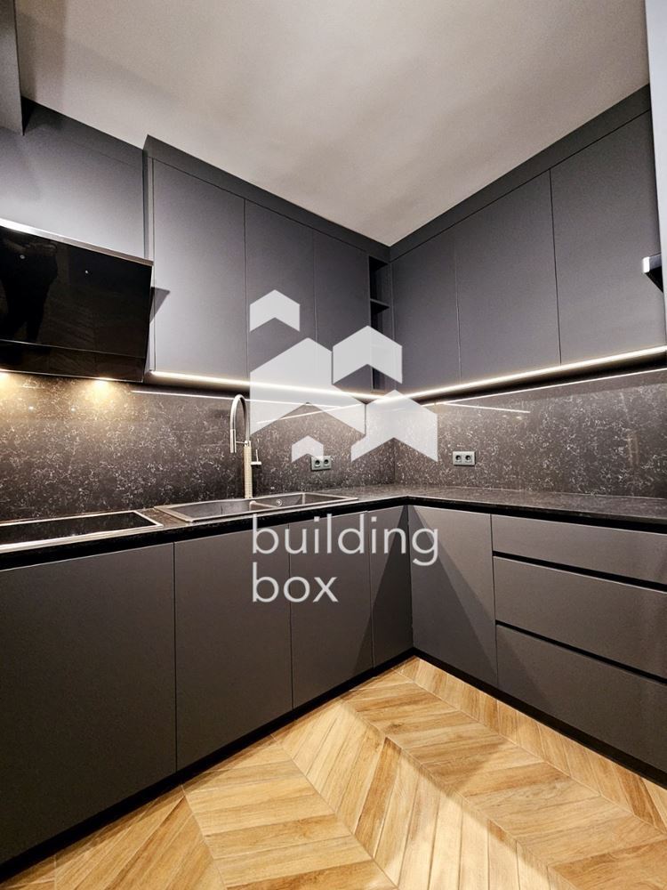 Продава се луксозен тристаен апартамент в Хладилника - 0