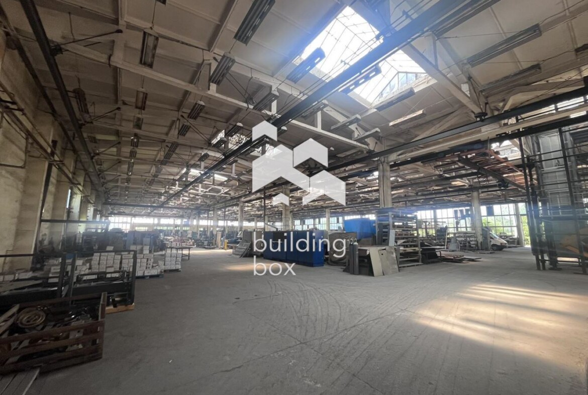 Индустриален имот на 40 минути от гр. София - 0