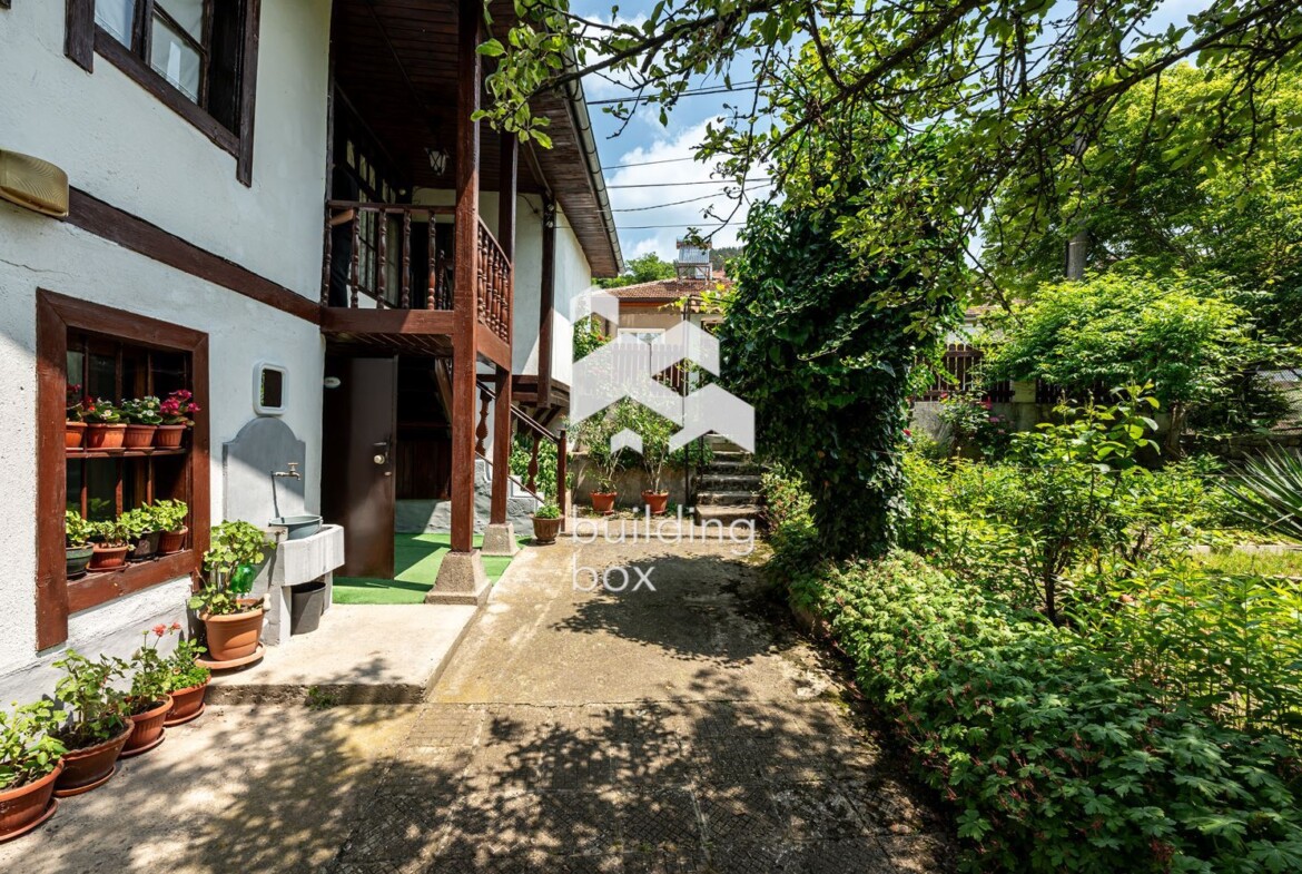 Двуетажна къща - гр. Калофер - 0