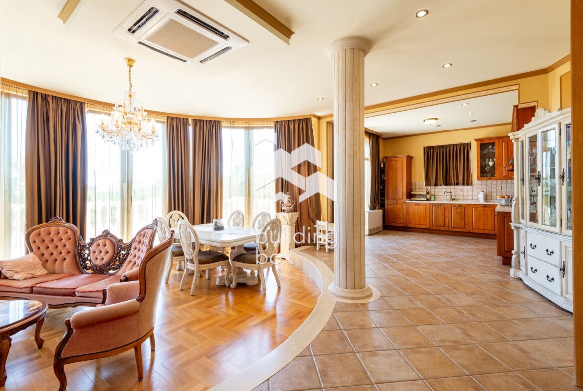 Къща на метри от Резиденция Евксиноград в гр.Варна - 0