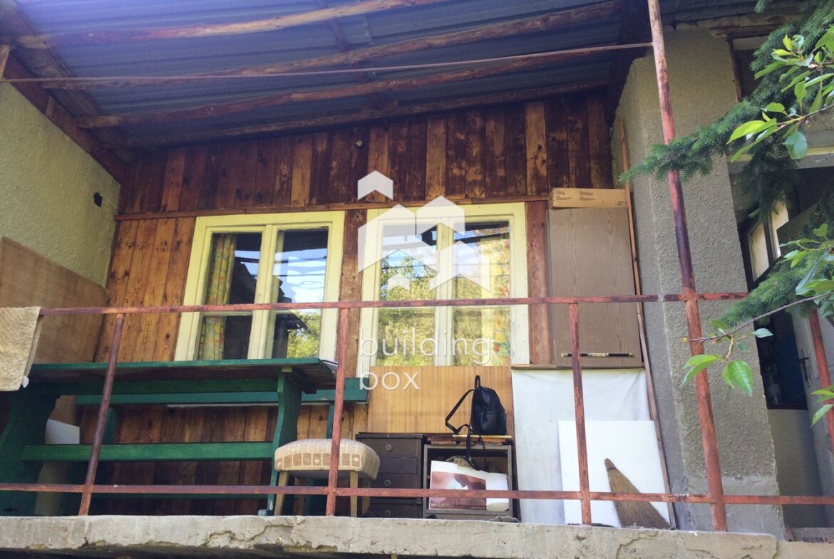 Къща във вилната зона на с. Макоцево - 0