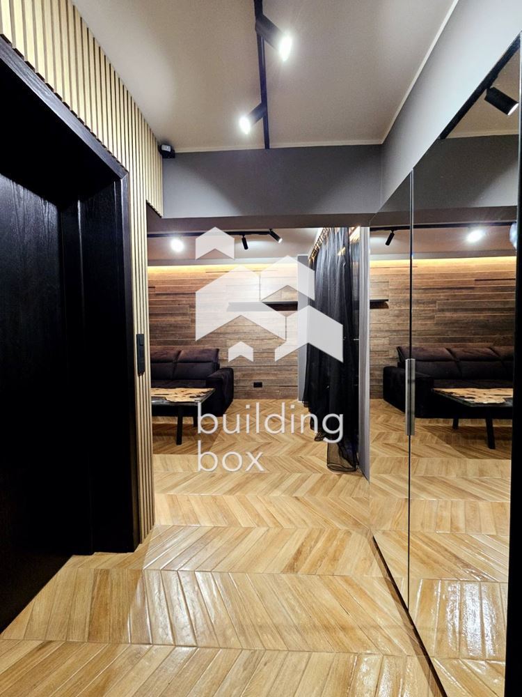 Продава се луксозен тристаен апартамент в Хладилника - 0