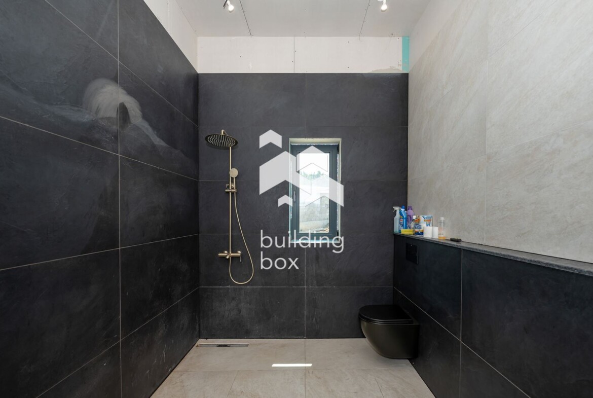 Къща на 12 км от гр. Пловдив - 0