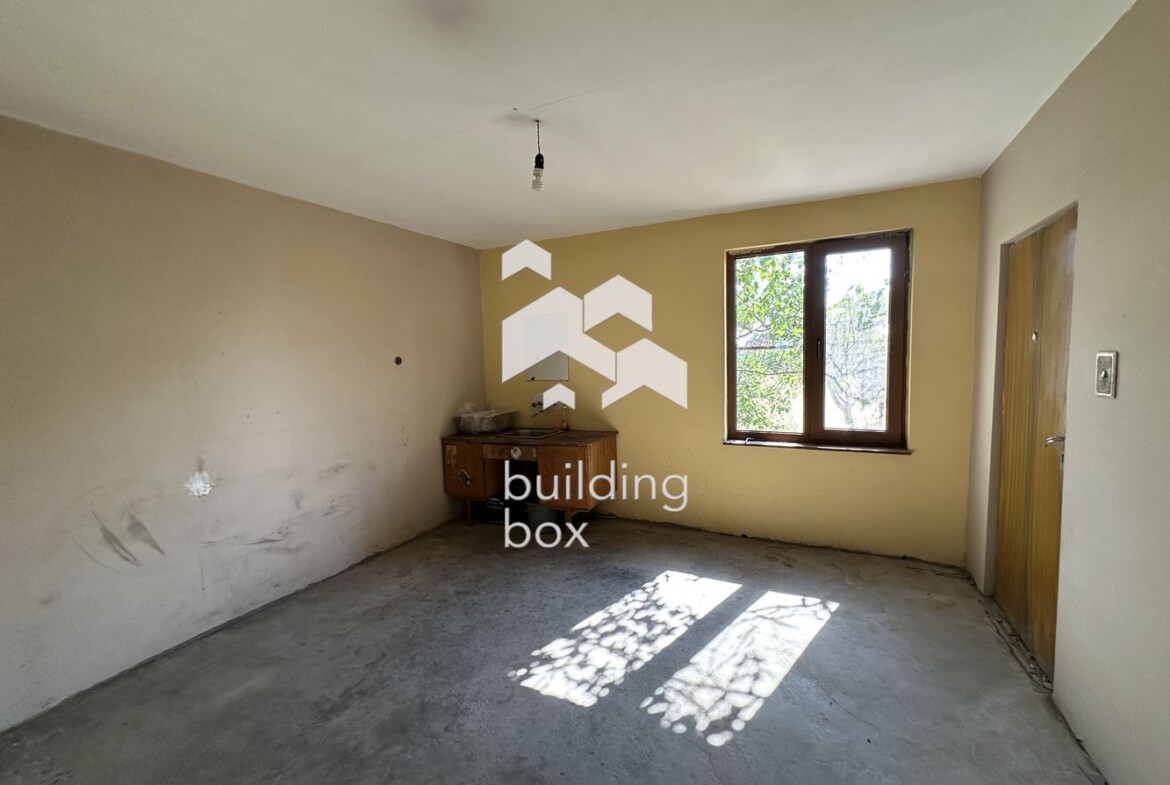 Масивна къща с гараж - с. Маноле - 0