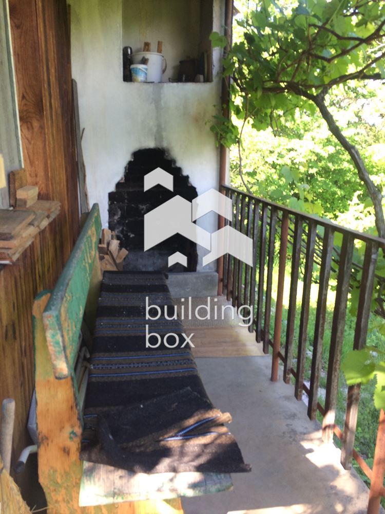 Къща във вилната зона на с. Макоцево - 0