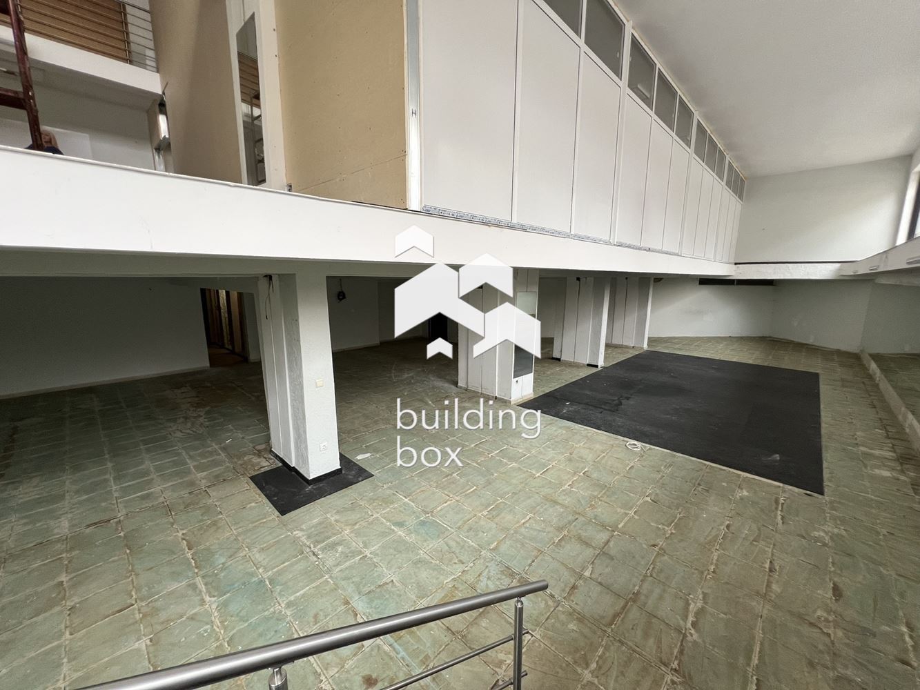 Търговска площ в ж.к. БОРОВО се отдава под наем! Цена по ДОГОВАРЯНЕ! - 0