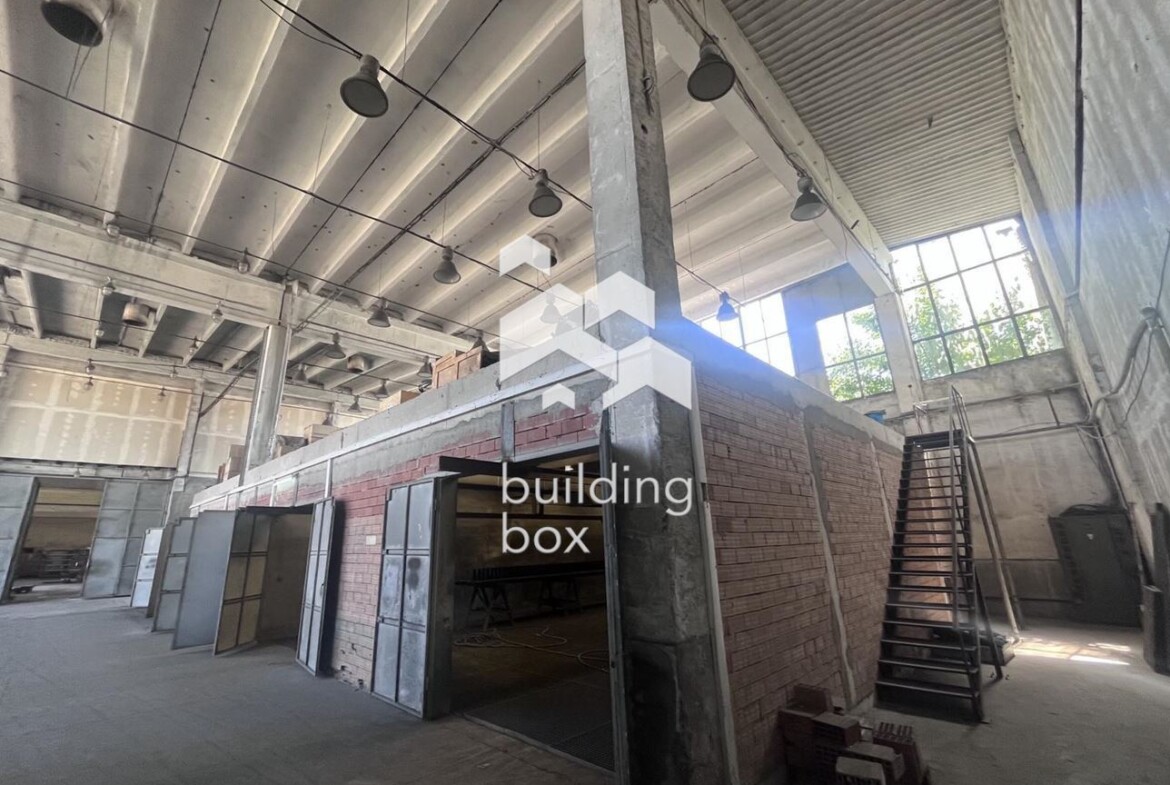 Индустриален имот на 40 минути от София - 0