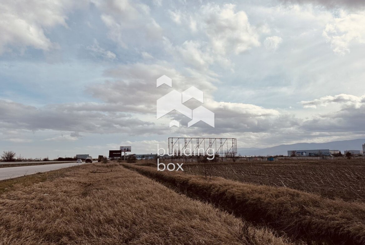 Парцел на първа линия до "Мерцедес Бенц" - 0