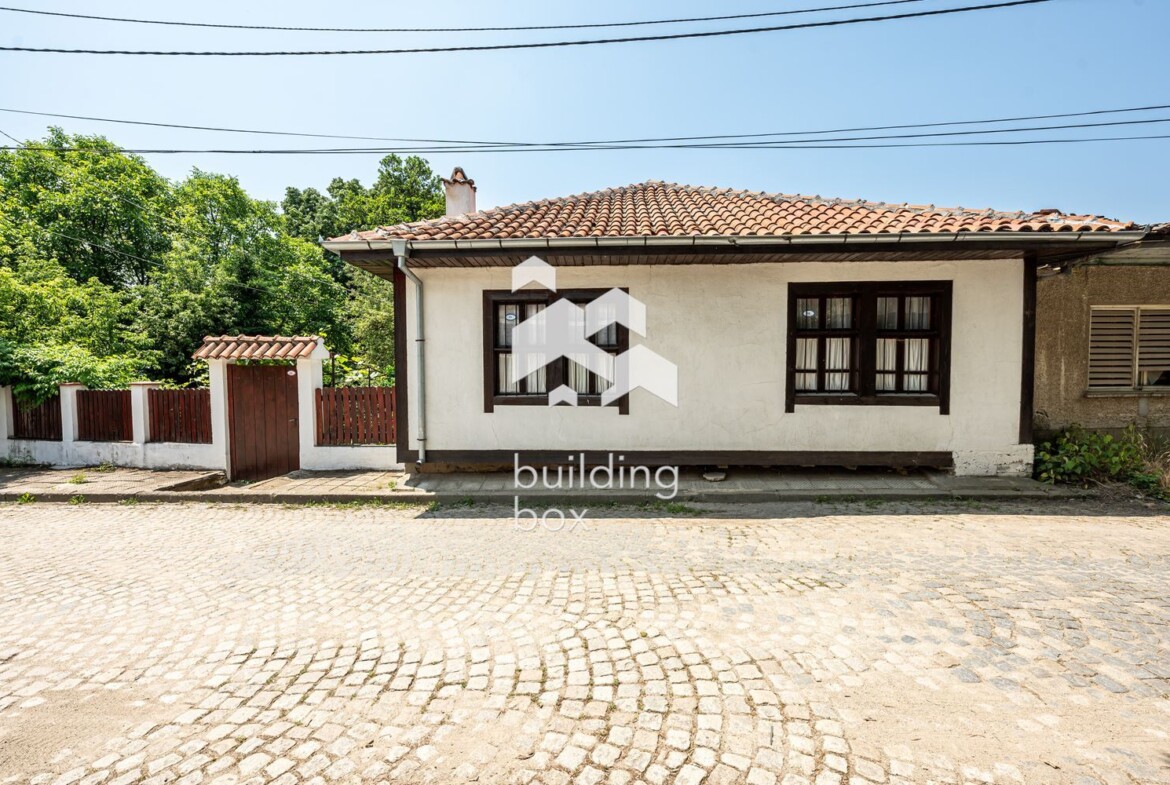 Двуетажна къща - гр. Калофер - 0