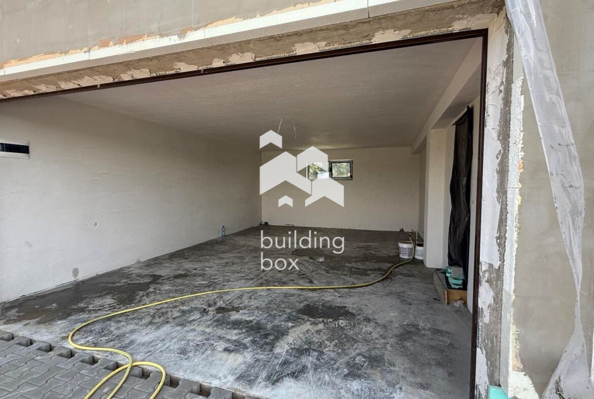 Двуетажна къща - кв. Западен - 0