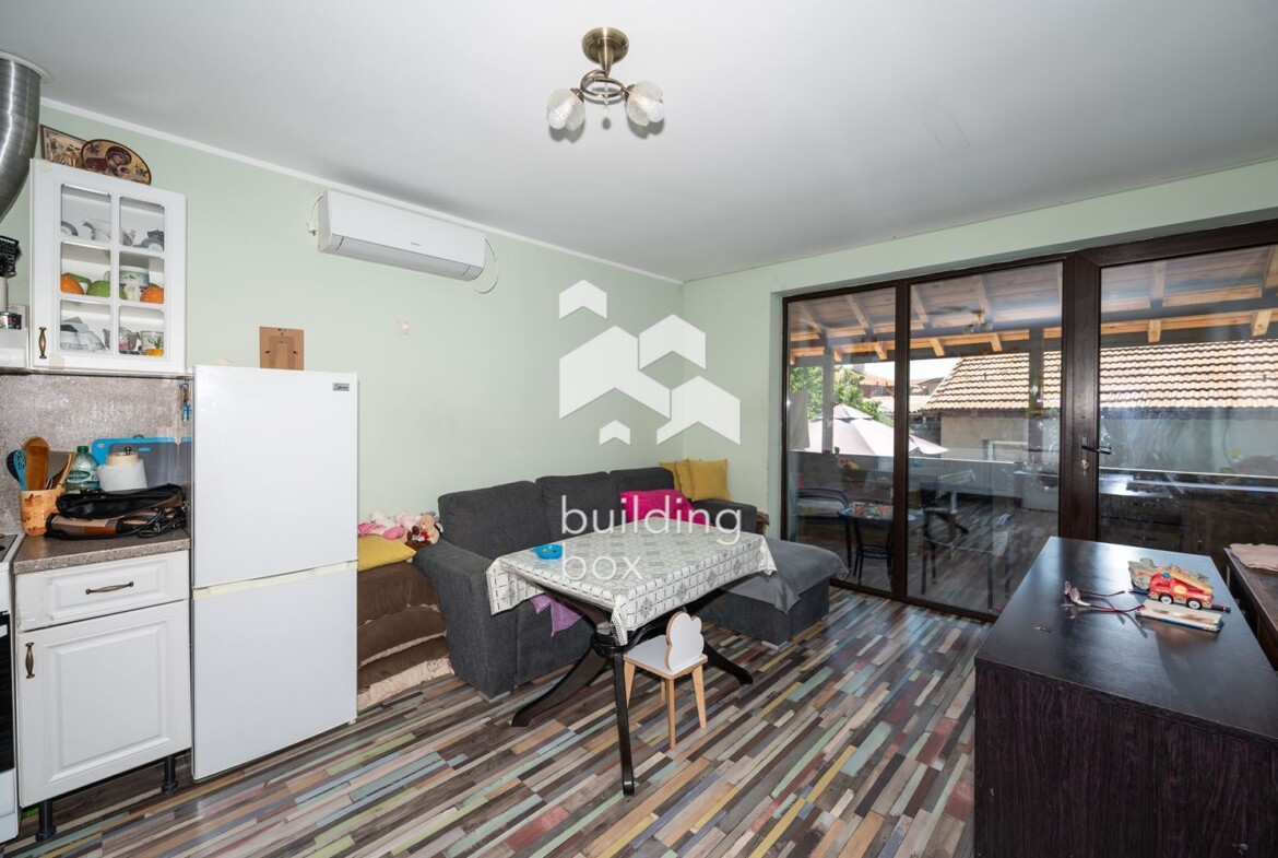 Самостоятелна къща - с. Първенец - 0