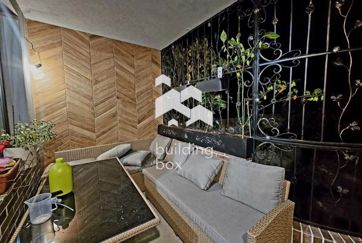 Продава се луксозен тристаен апартамент в Хладилника - 0