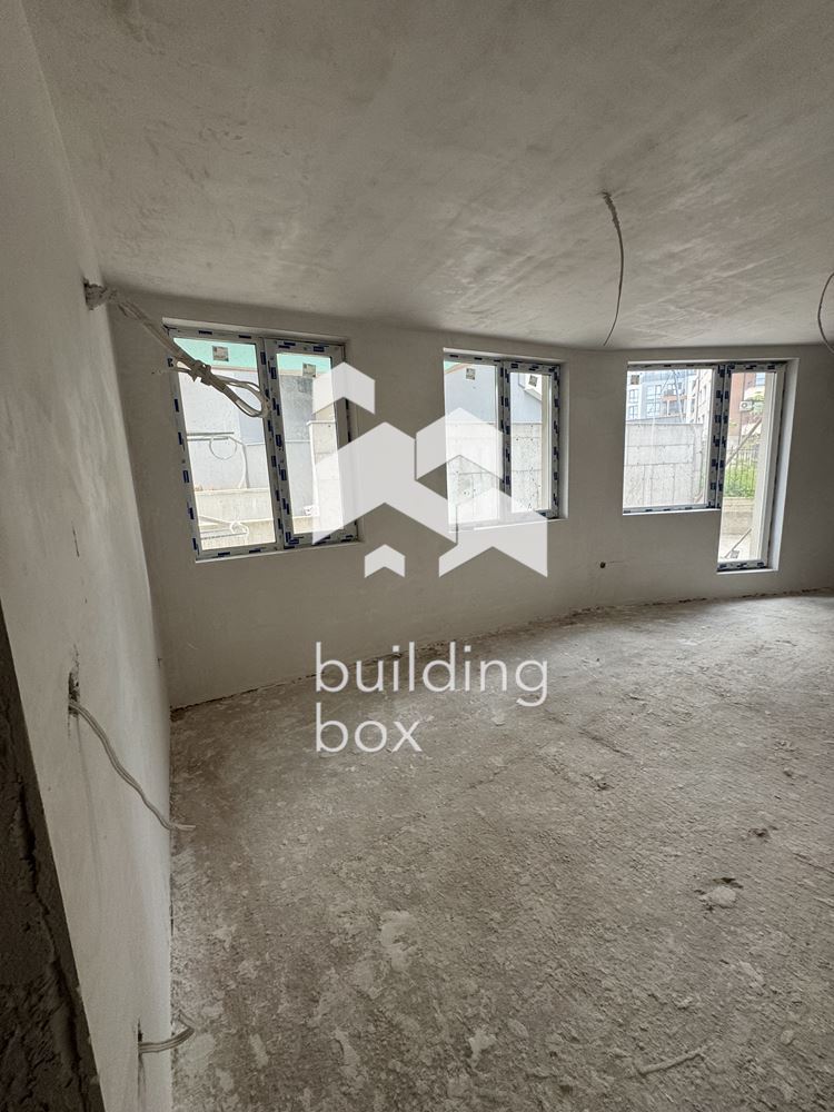 Продава тристаен апартамент в Малинова долина - 0