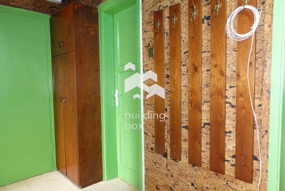 Продава се 2стаен апартамент - Център - Обзаведен ! - 0