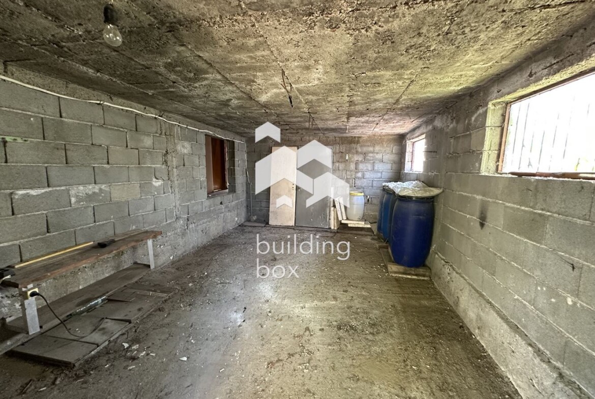 Масивна къща с гараж - с. Маноле - 0