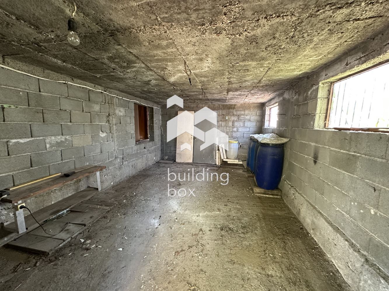 Масивна къща с гараж - с. Маноле - 0