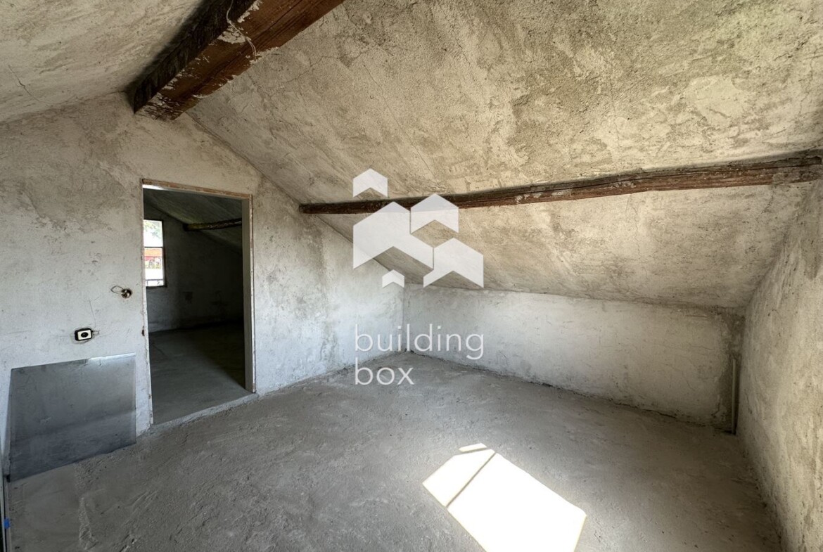 Масивна къща с гараж - с. Маноле - 0