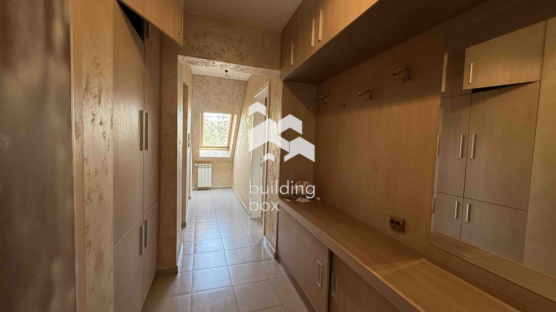 Тристаен обзаведен апартамент - кв. Мараша - 0