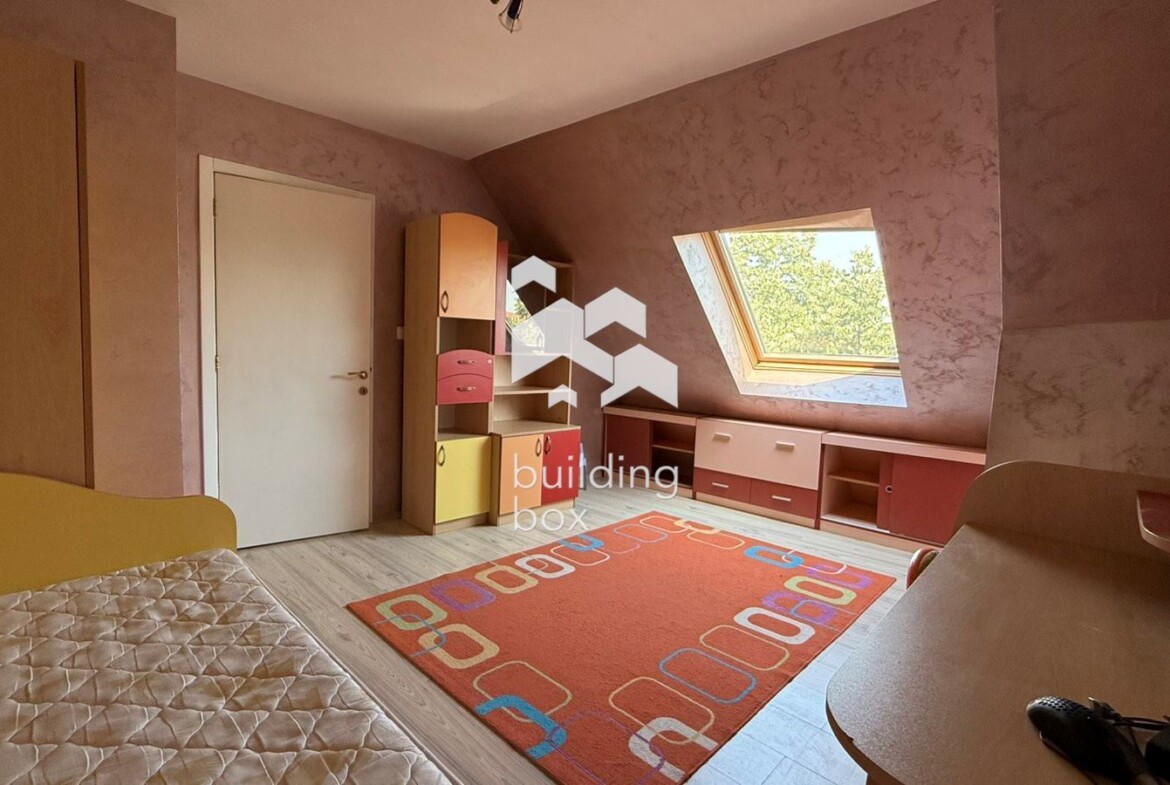 Тристаен обзаведен апартамент - кв. Мараша - 0